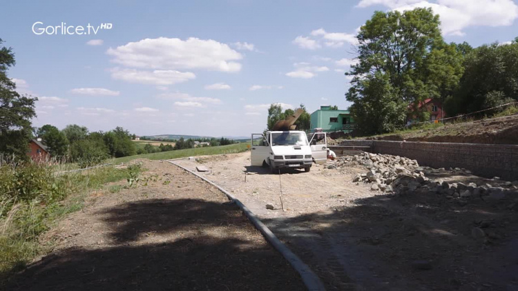 Hala sportowa i park w Staszkówce na wykończeniu