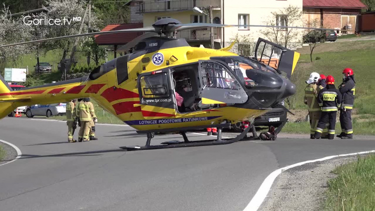 Zderzenie osobówki z ciężarówką w Ropie