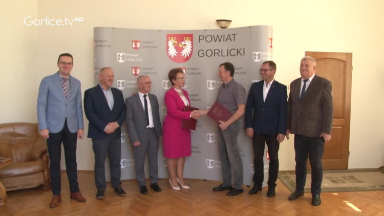 Podpisanie umowy na remont drogi 1497K Kwiatoń-Regietów-Smerekowiec