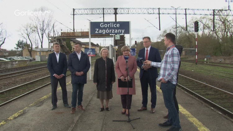 Konferencja prasowa poseł Barbary Bartuś na dworcu PKP Gorlice-Zagórzany