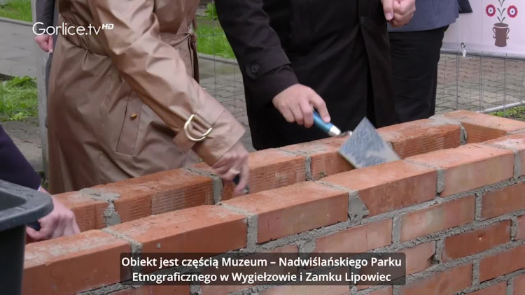 Wbudowanie kamienia węgielnego pod budowę Małopolskiego Muzeum Pożarnictwa w Alwerni