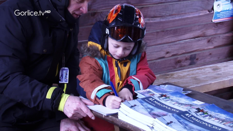 Na stacji narciarskiej SĘKOWA SKI odbyła się akcja pn. „KRĘCI MNIE BEZPIECZEŃSTWO NA STOKU”