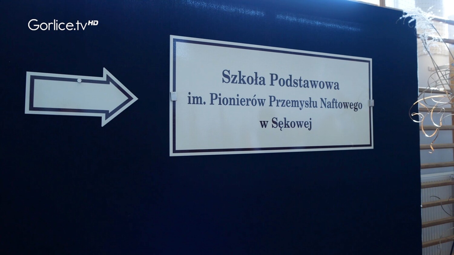 Uroczystość nadania Szkole Podstawowej w Sękowej im. Pionierów Przemysłu Naftowego oraz przekazania sztandaru