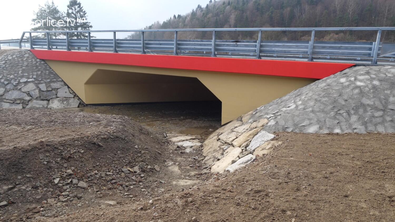 Otwarto nową inwestycję drogowo–mostową w Izbach i Banicy