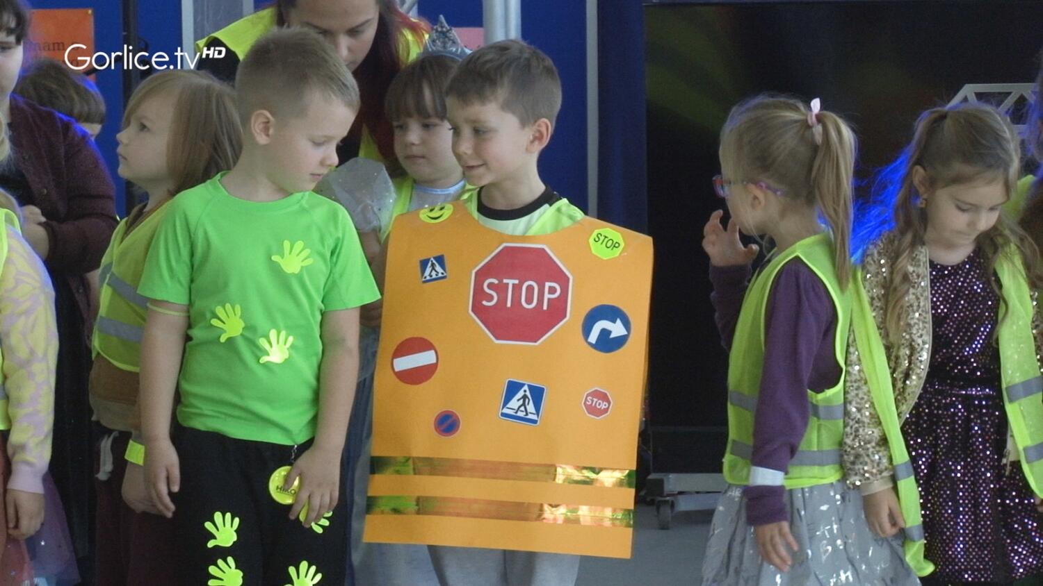 „Odblaskowa szkoła wkracza do przedszkola” – wyjątkowa akcja w ZSP nr 2 w Ropie